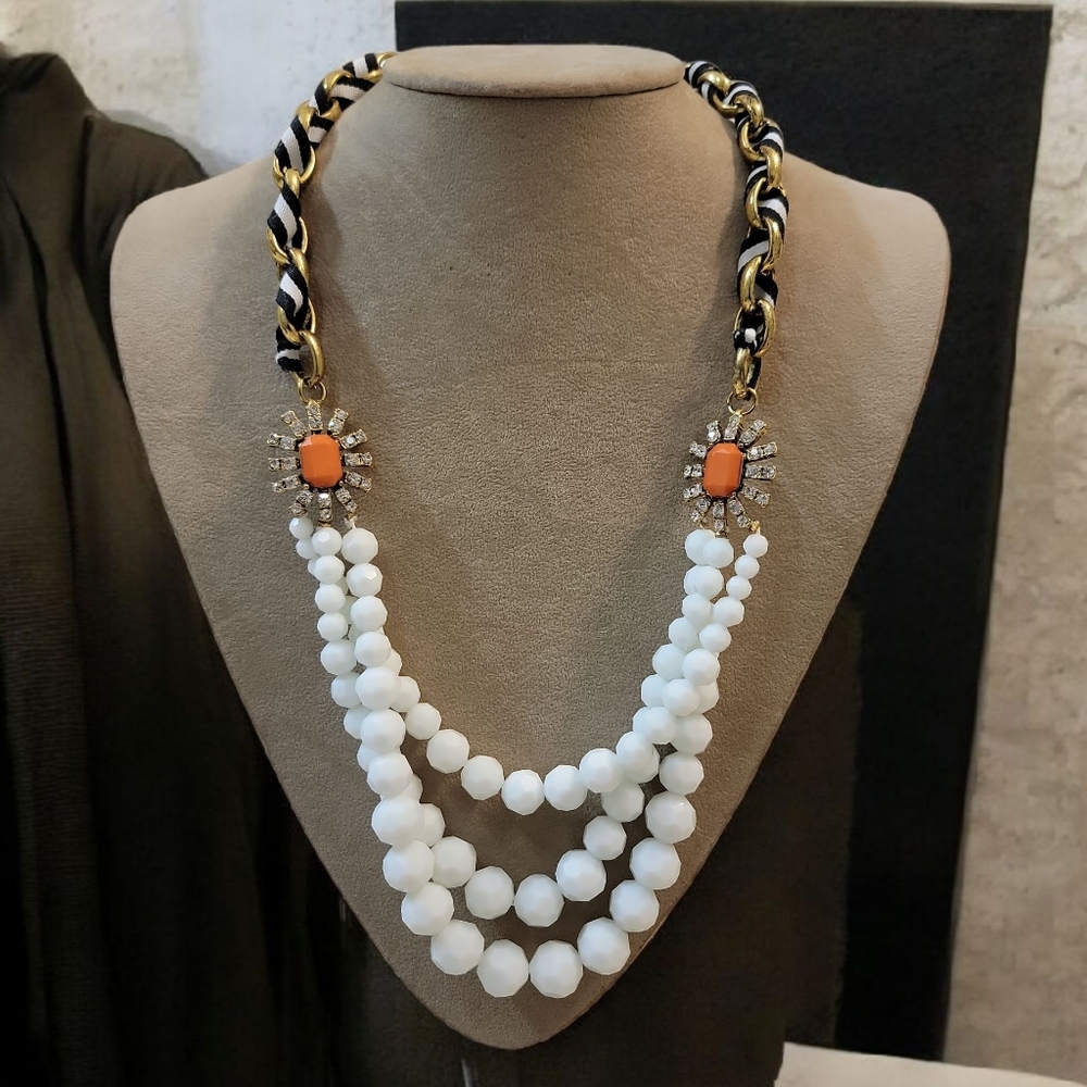 Vintage Plunder Elegant White and Gold Statement Necklace 22in‎ Bold Classy